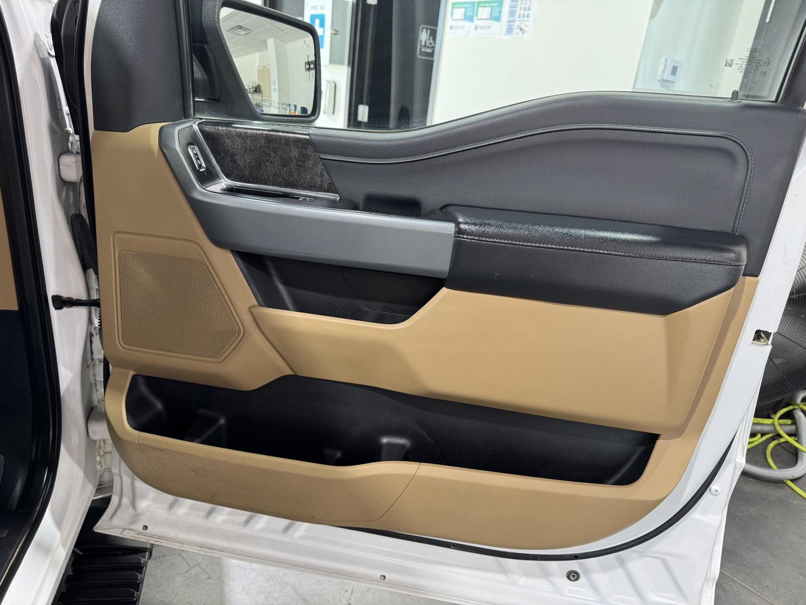 Vehicle photo 20