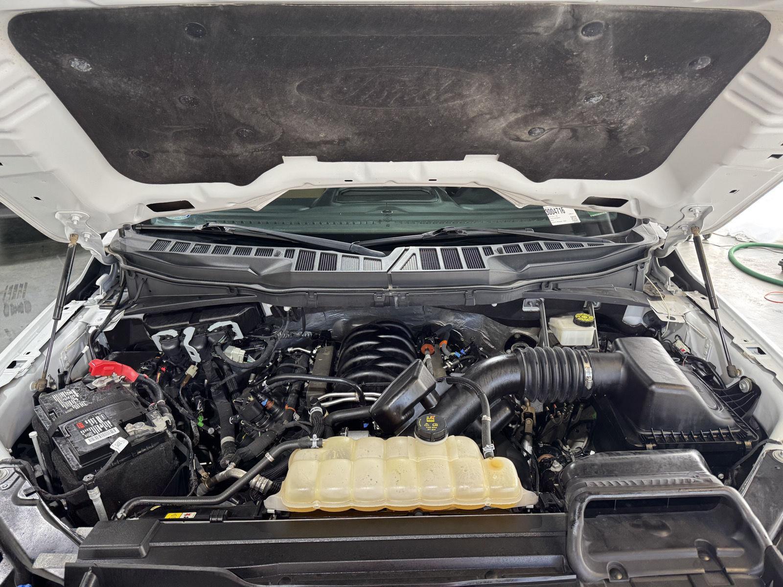 Vehicle photo 30