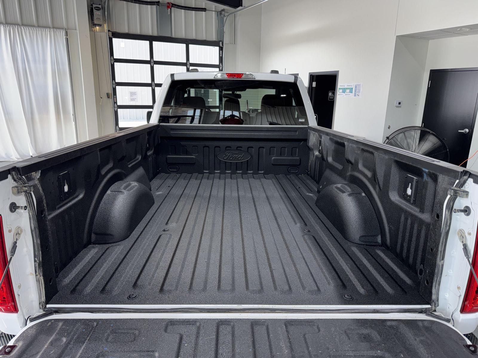 Vehicle photo 31