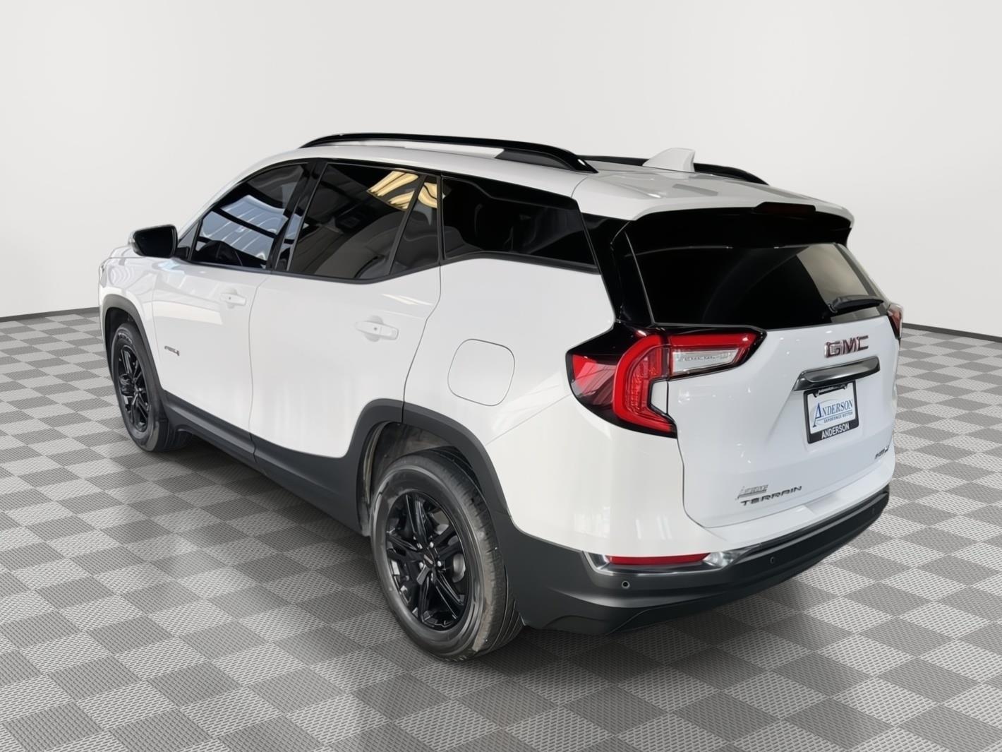 Vehicle photo 9