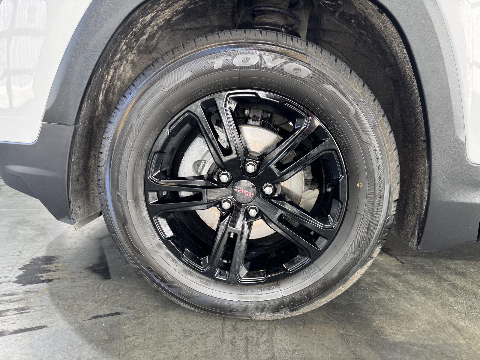Vehicle photo 10