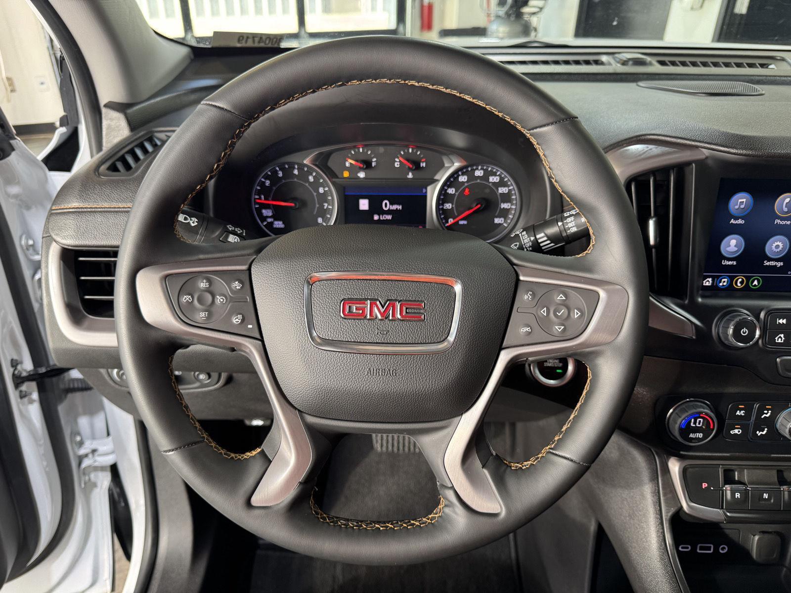 Vehicle photo 12
