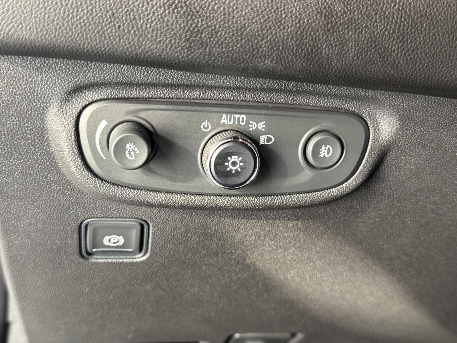 Vehicle photo 16