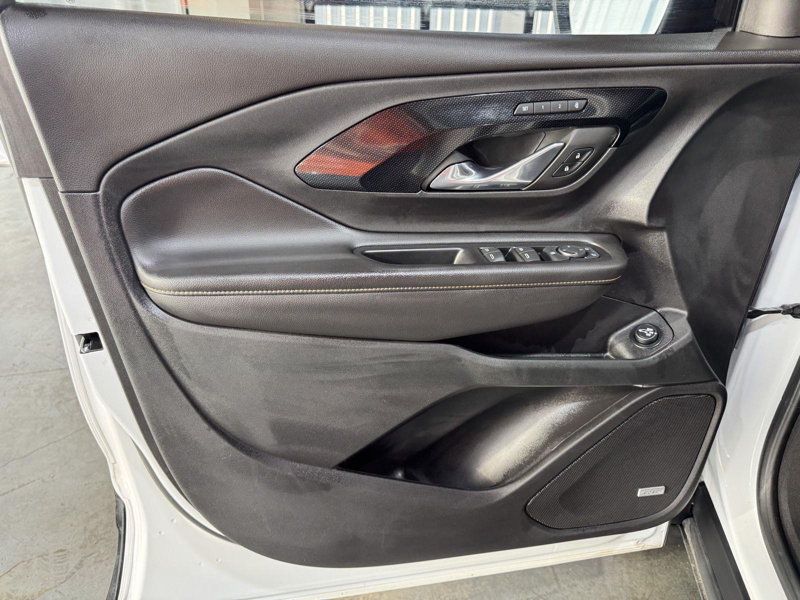 Vehicle photo 17