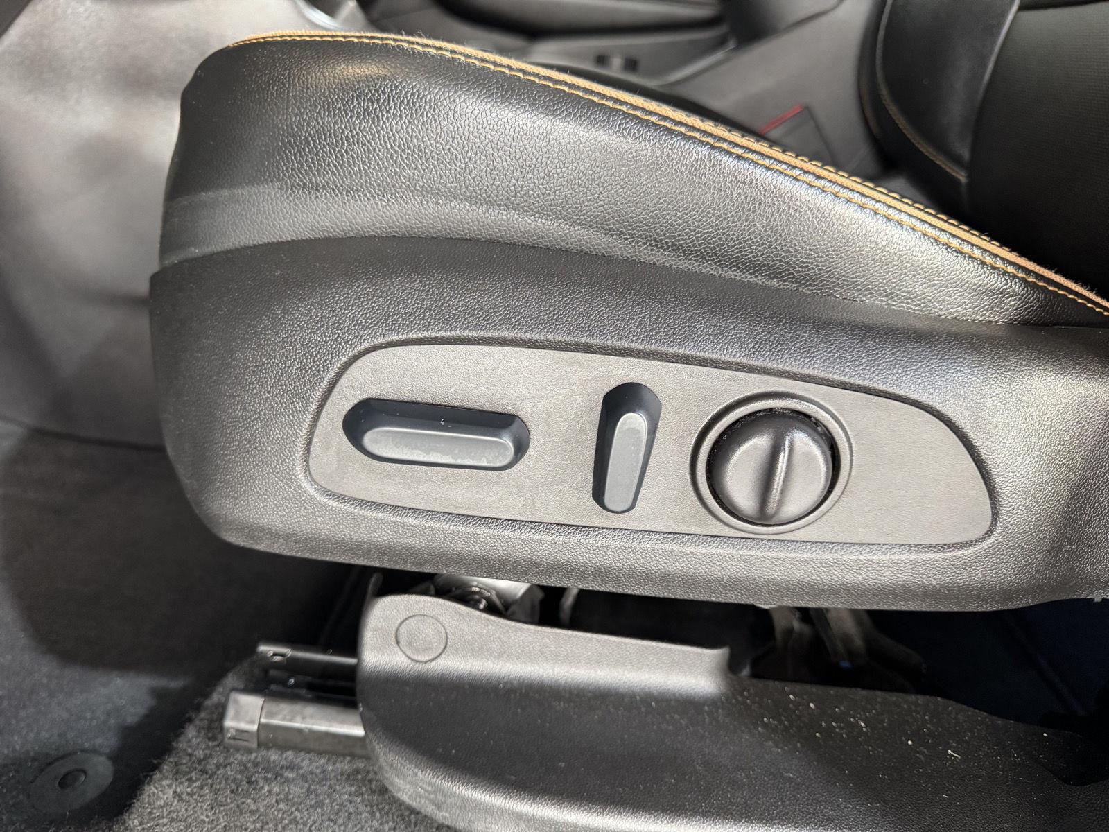 Vehicle photo 19