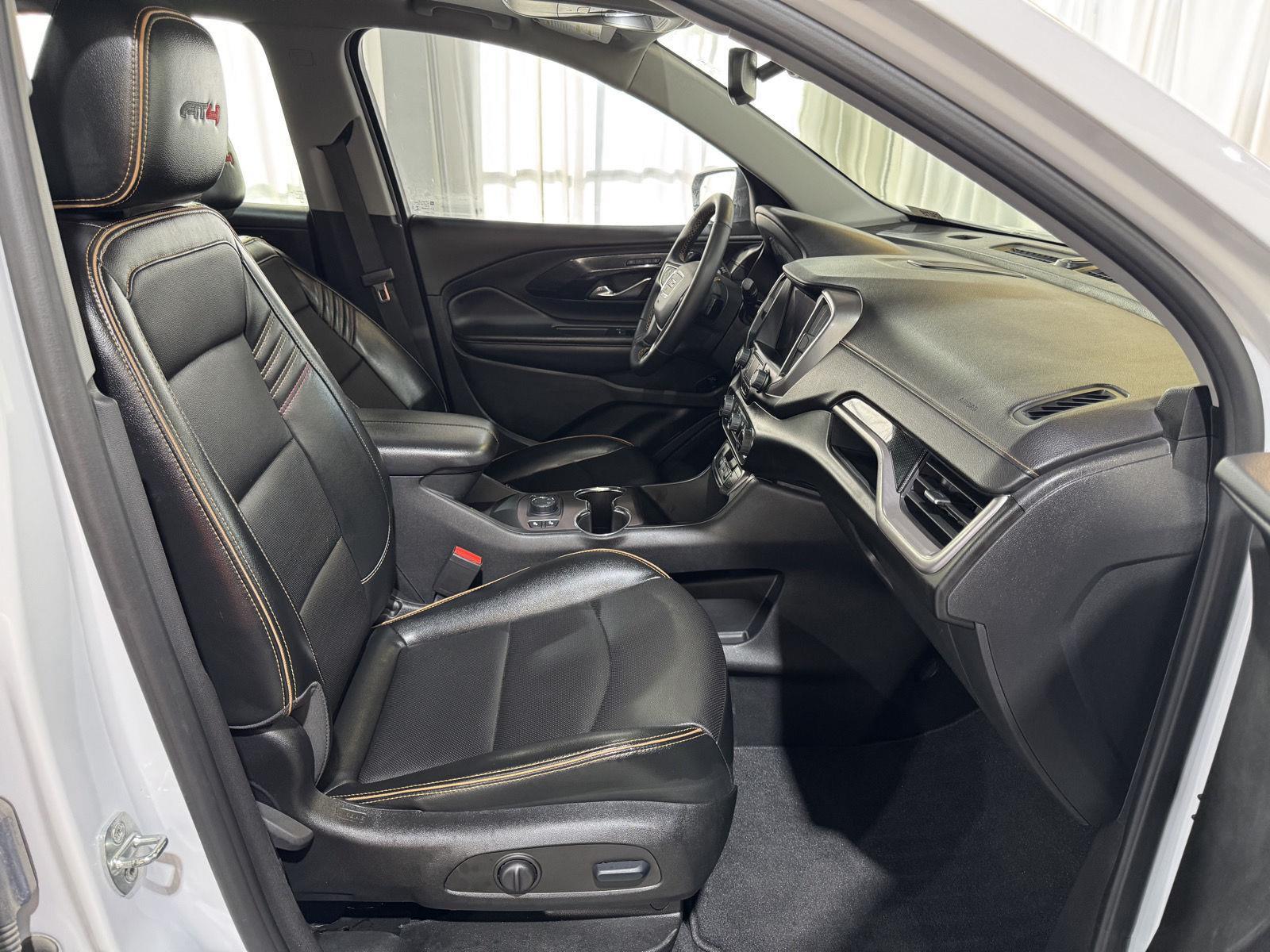 Vehicle photo 23