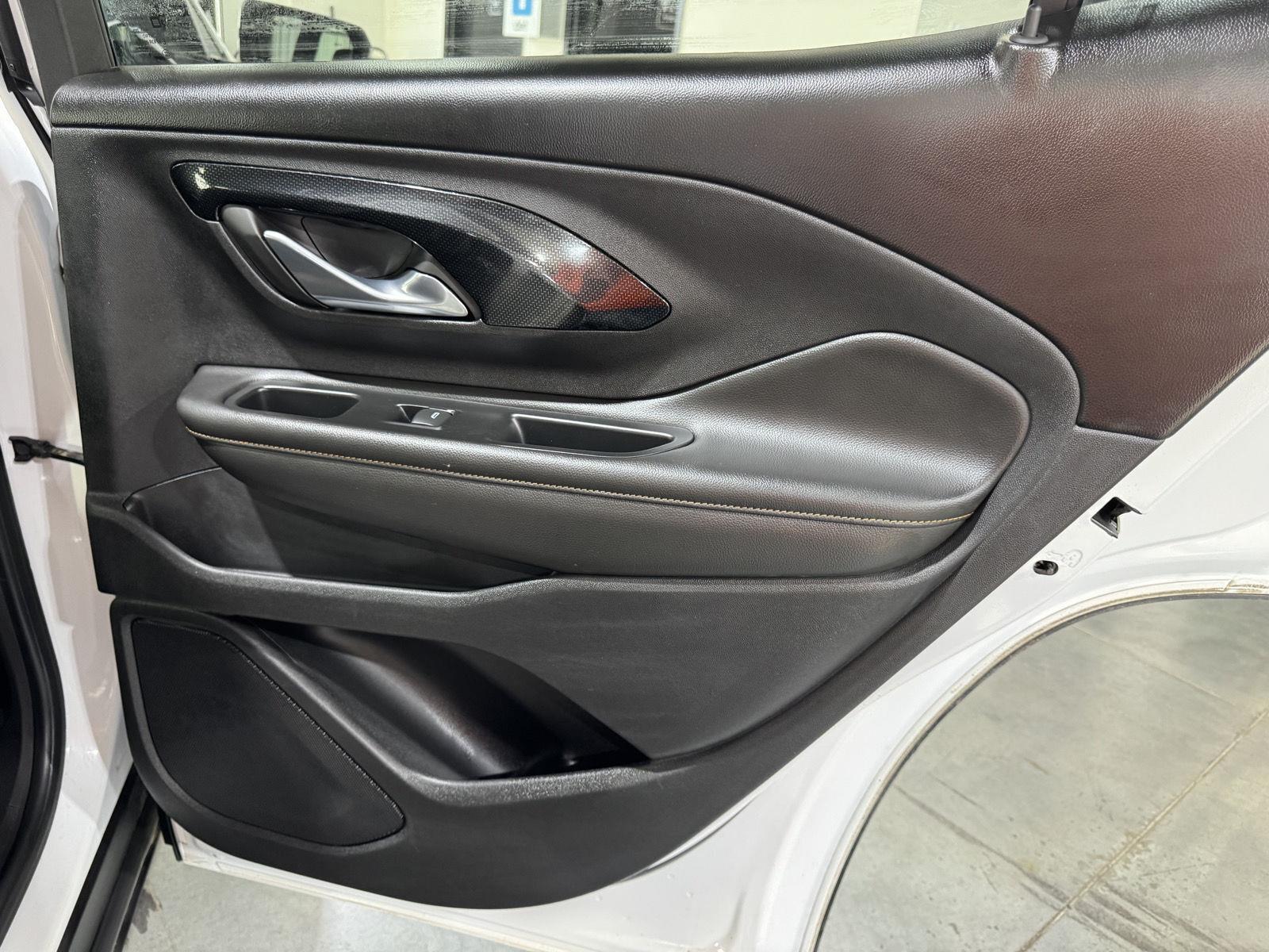 Vehicle photo 24
