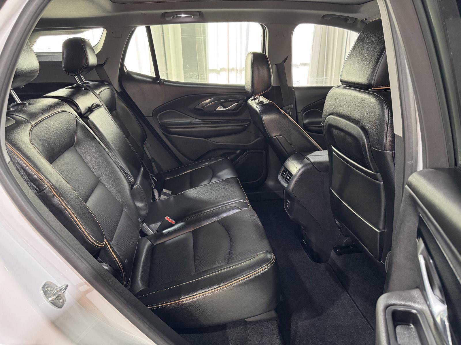 Vehicle photo 25