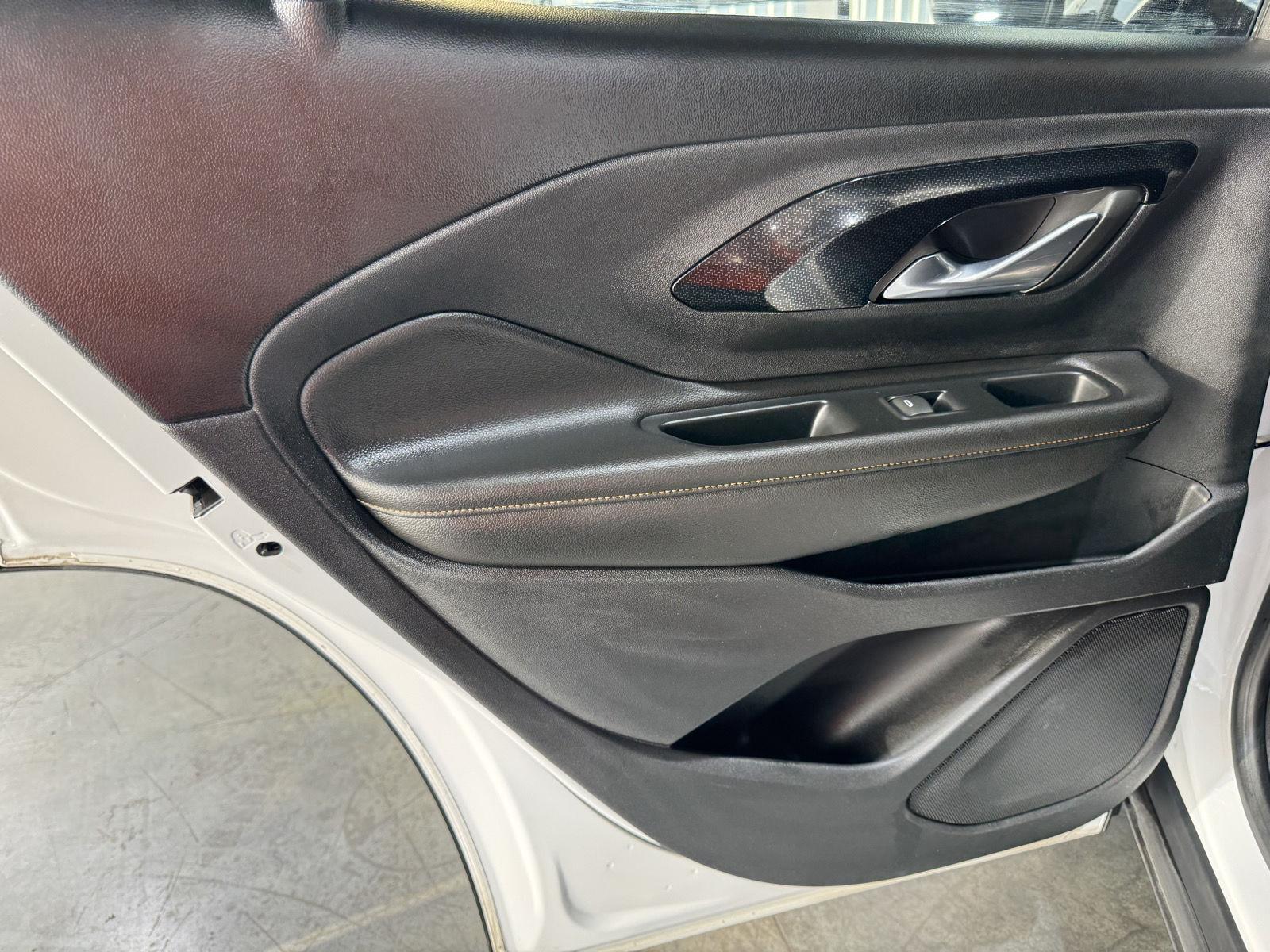 Vehicle photo 26