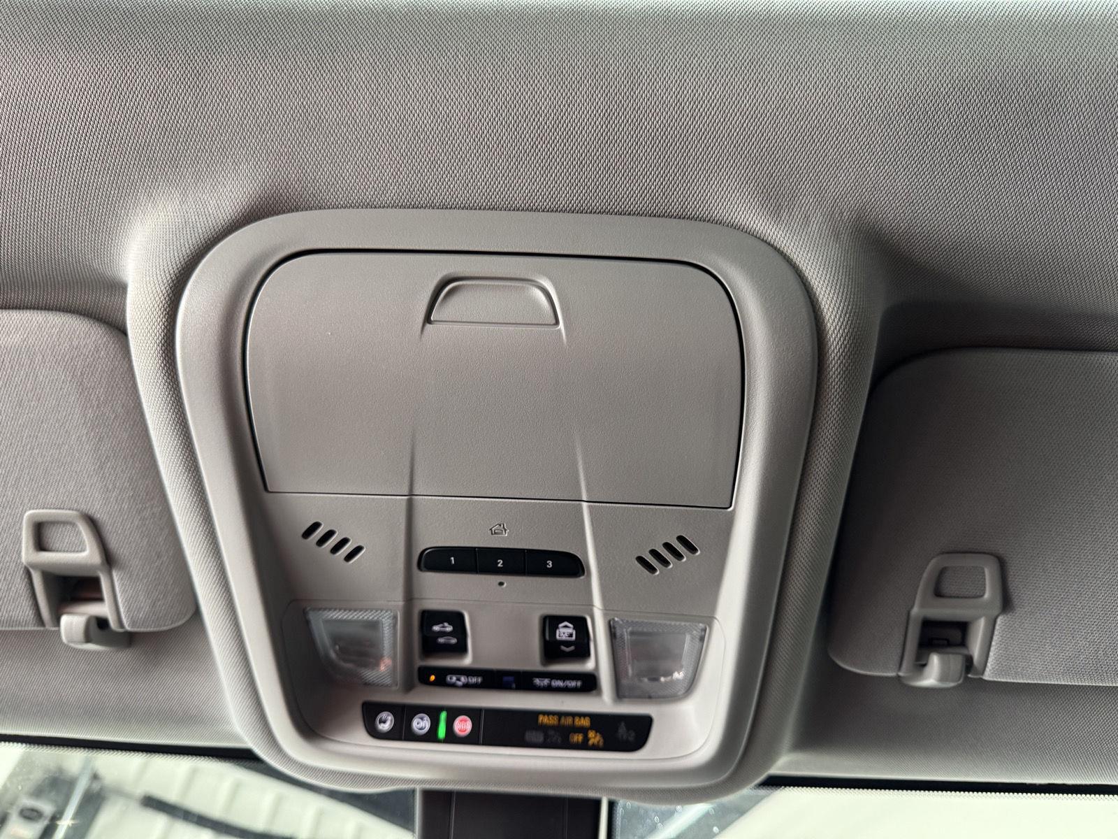 Vehicle photo 28