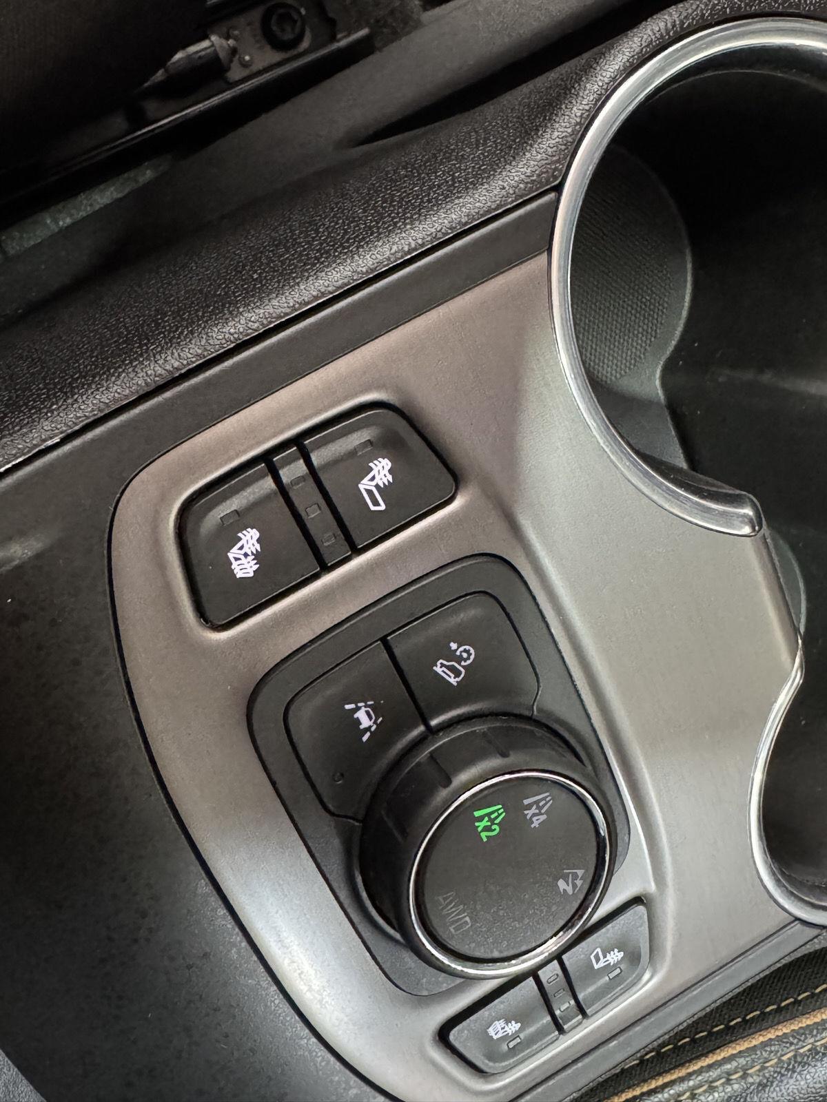 Vehicle photo 34