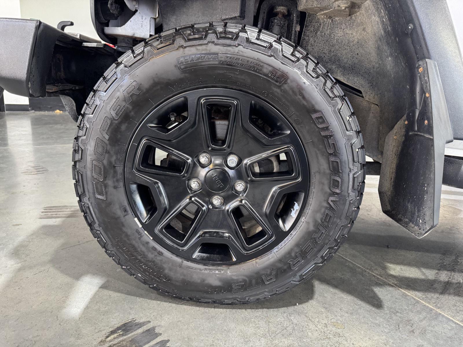 Vehicle photo 10
