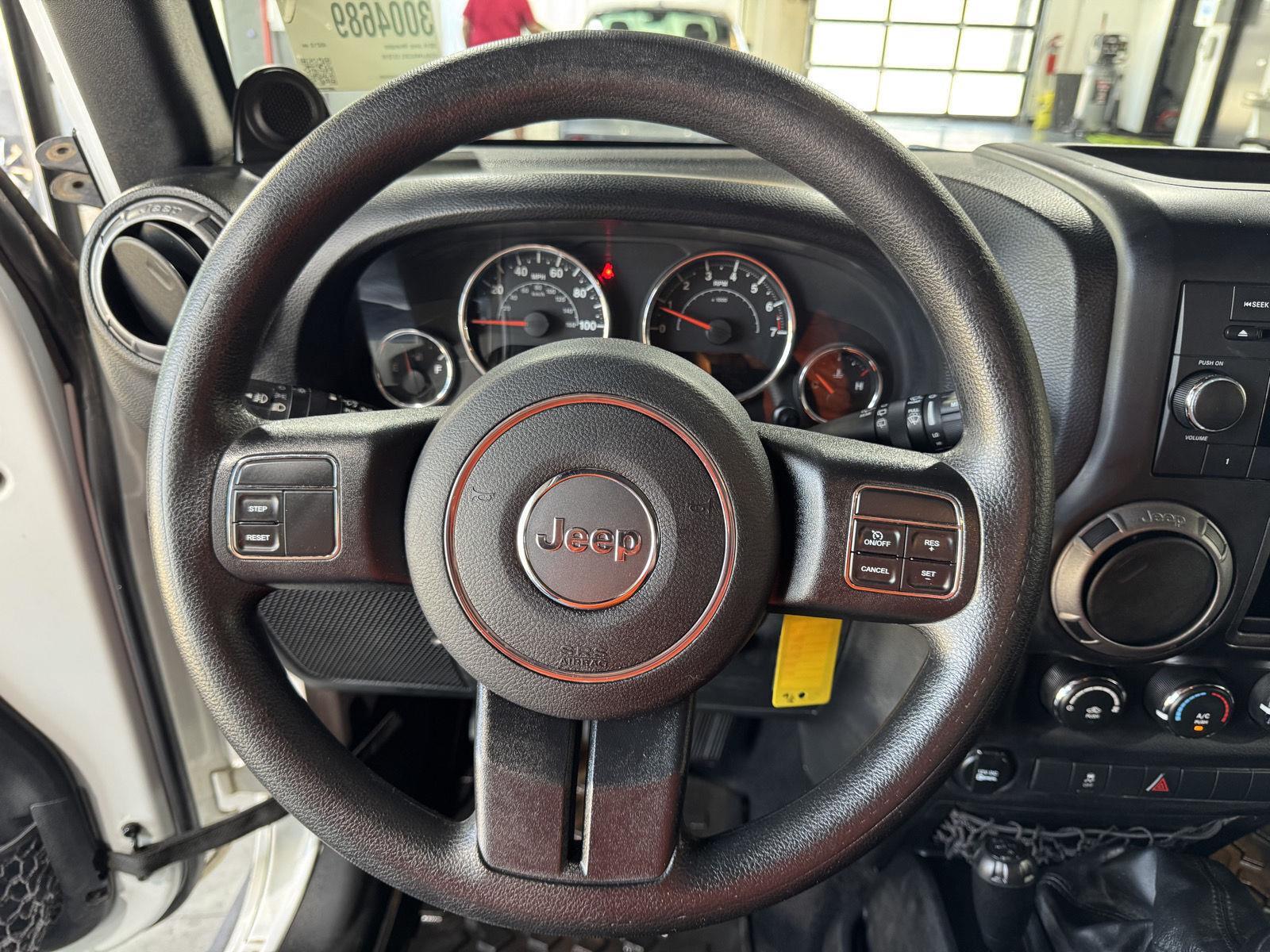 Vehicle photo 12