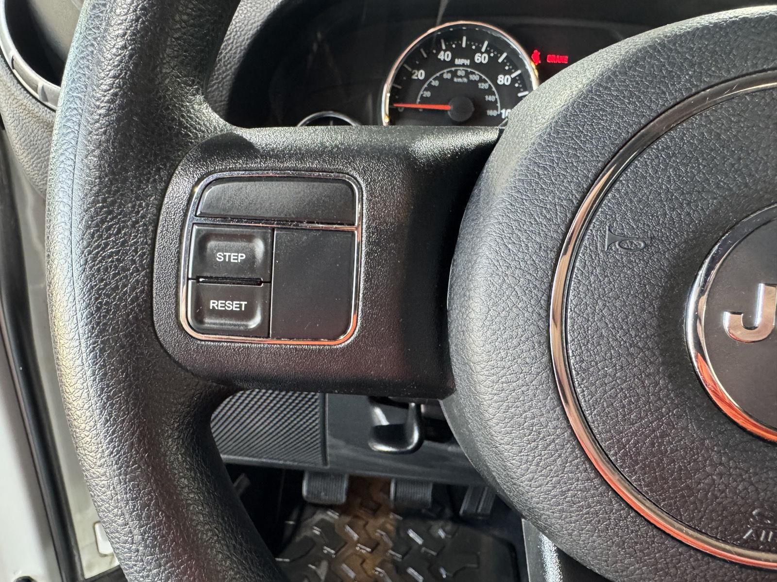 Vehicle photo 14