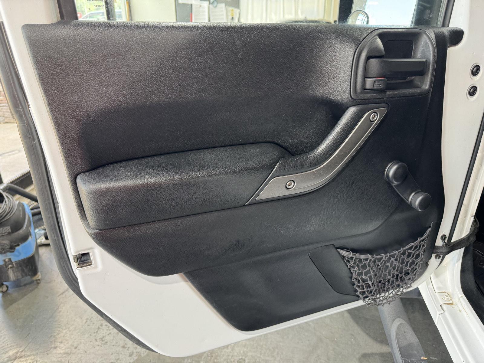 Vehicle photo 16