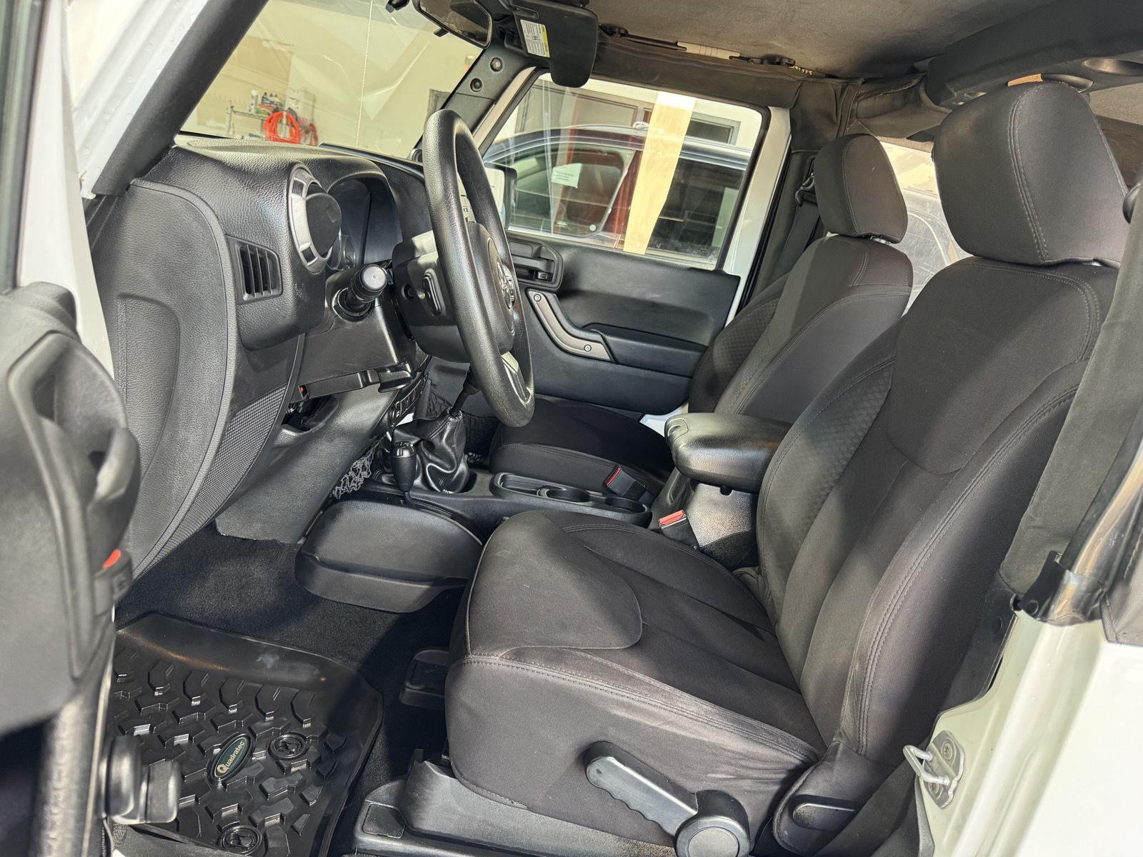 Vehicle photo 17