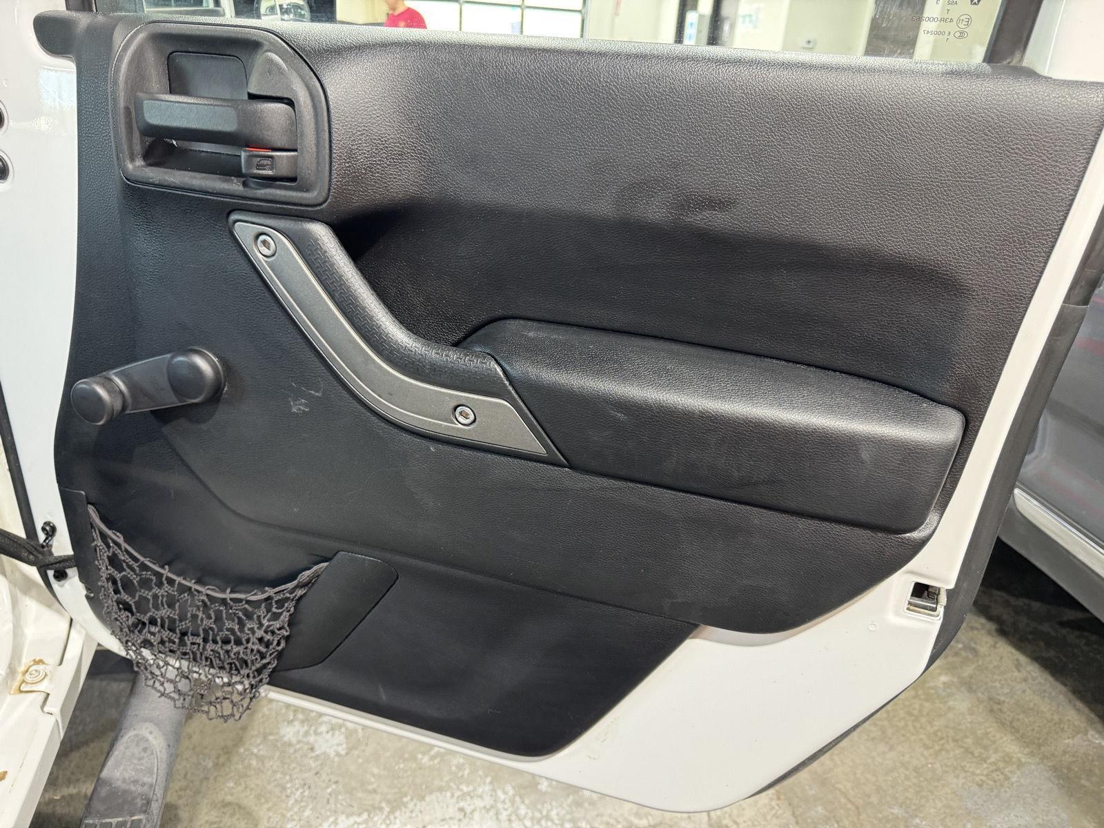 Vehicle photo 18