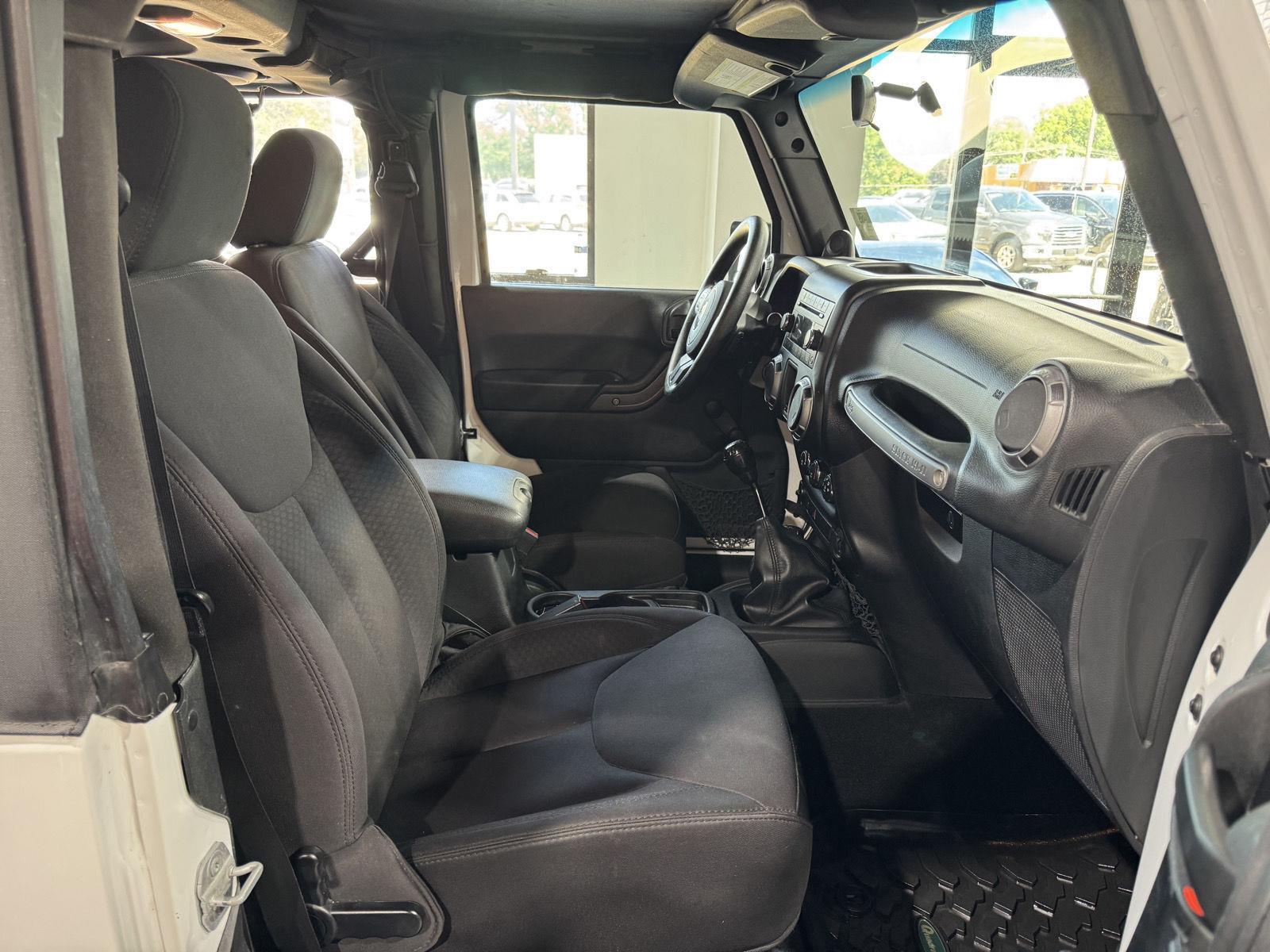 Vehicle photo 19