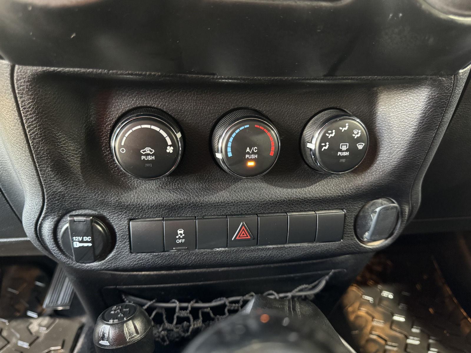 Vehicle photo 23