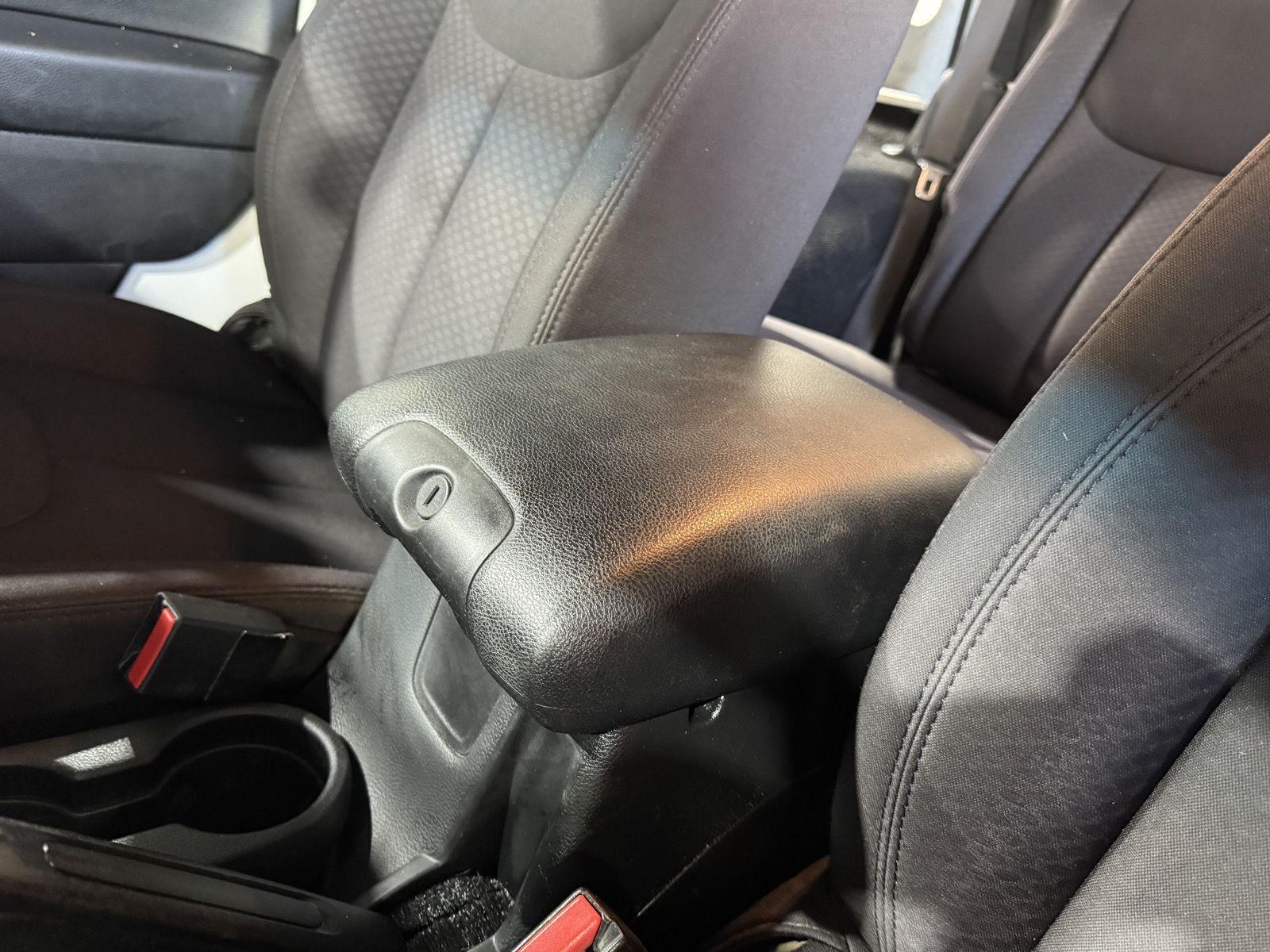 Vehicle photo 24