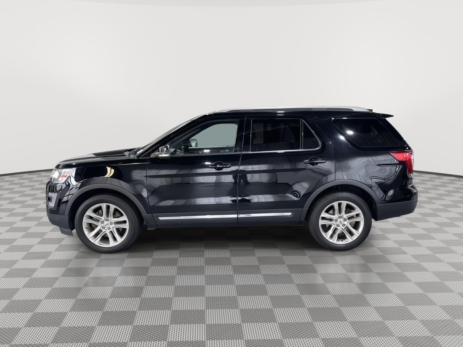 Vehicle photo 2
