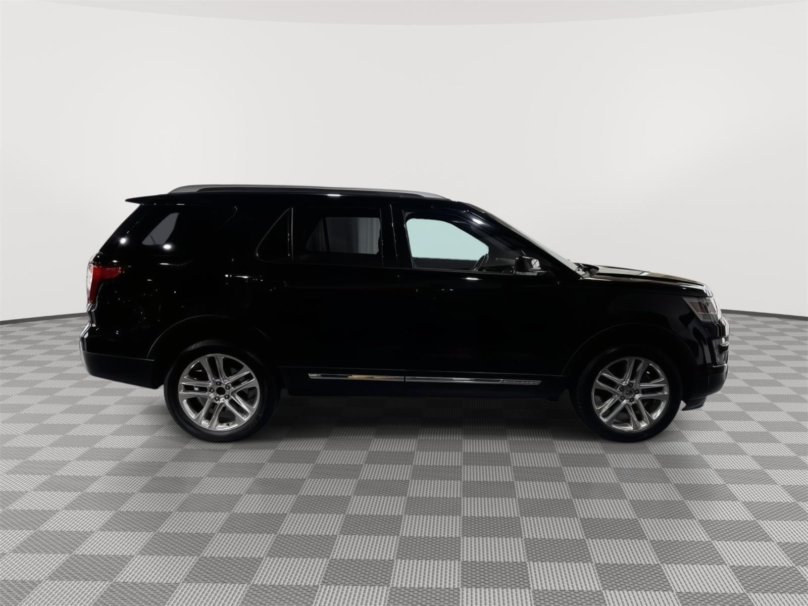 Vehicle photo 6