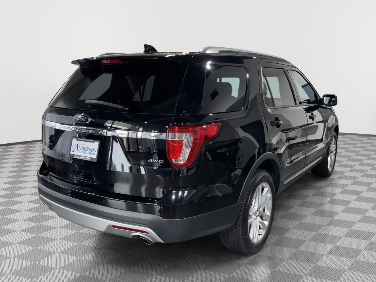 Vehicle photo 7