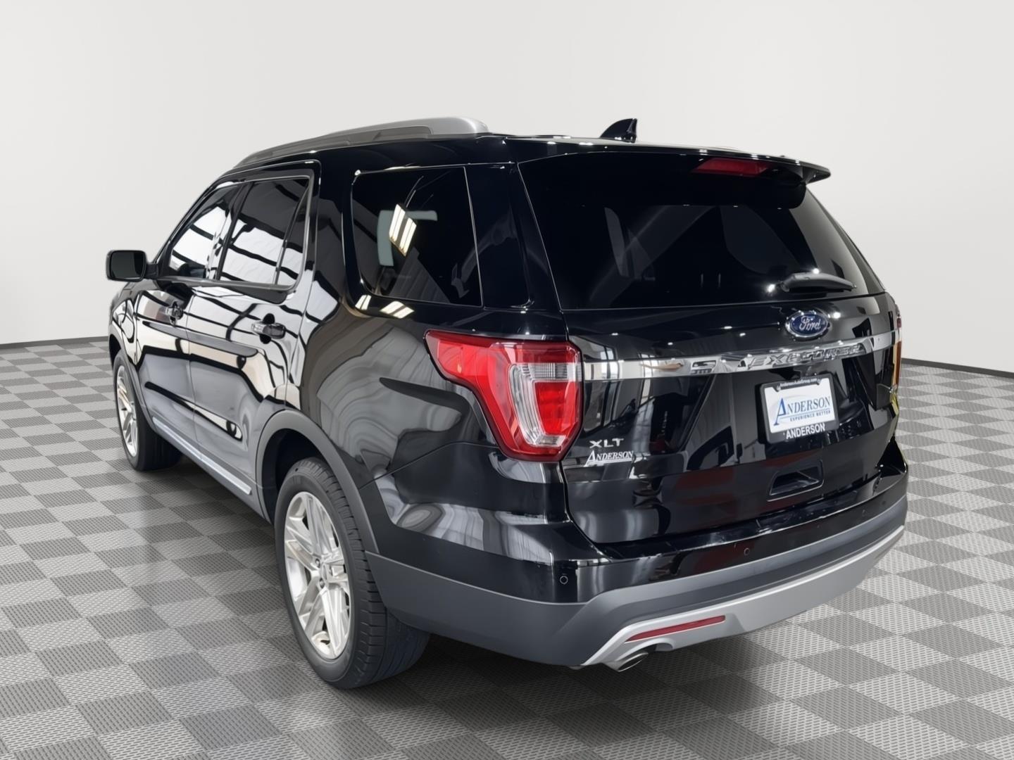 Vehicle photo 9