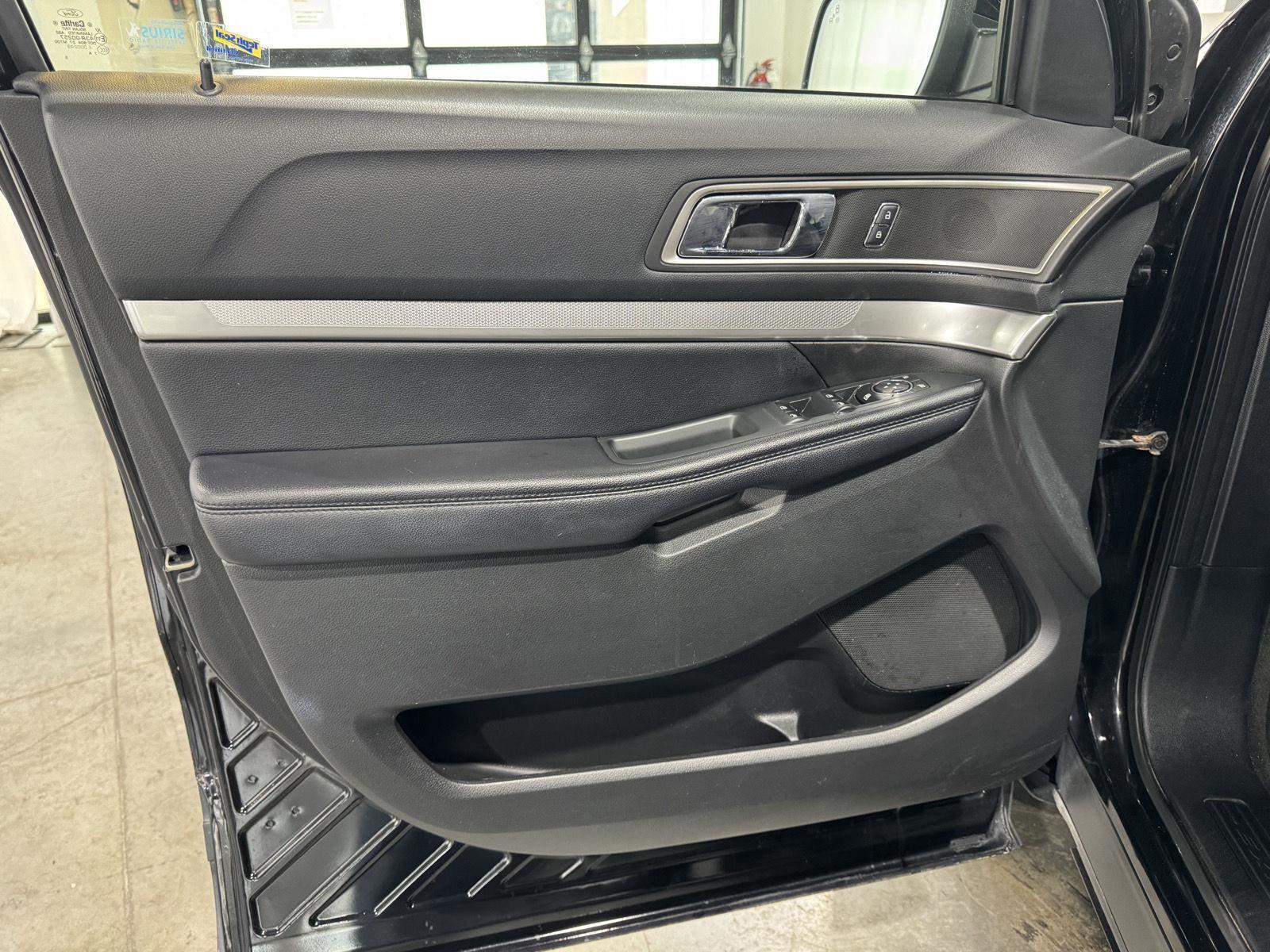 Vehicle photo 16