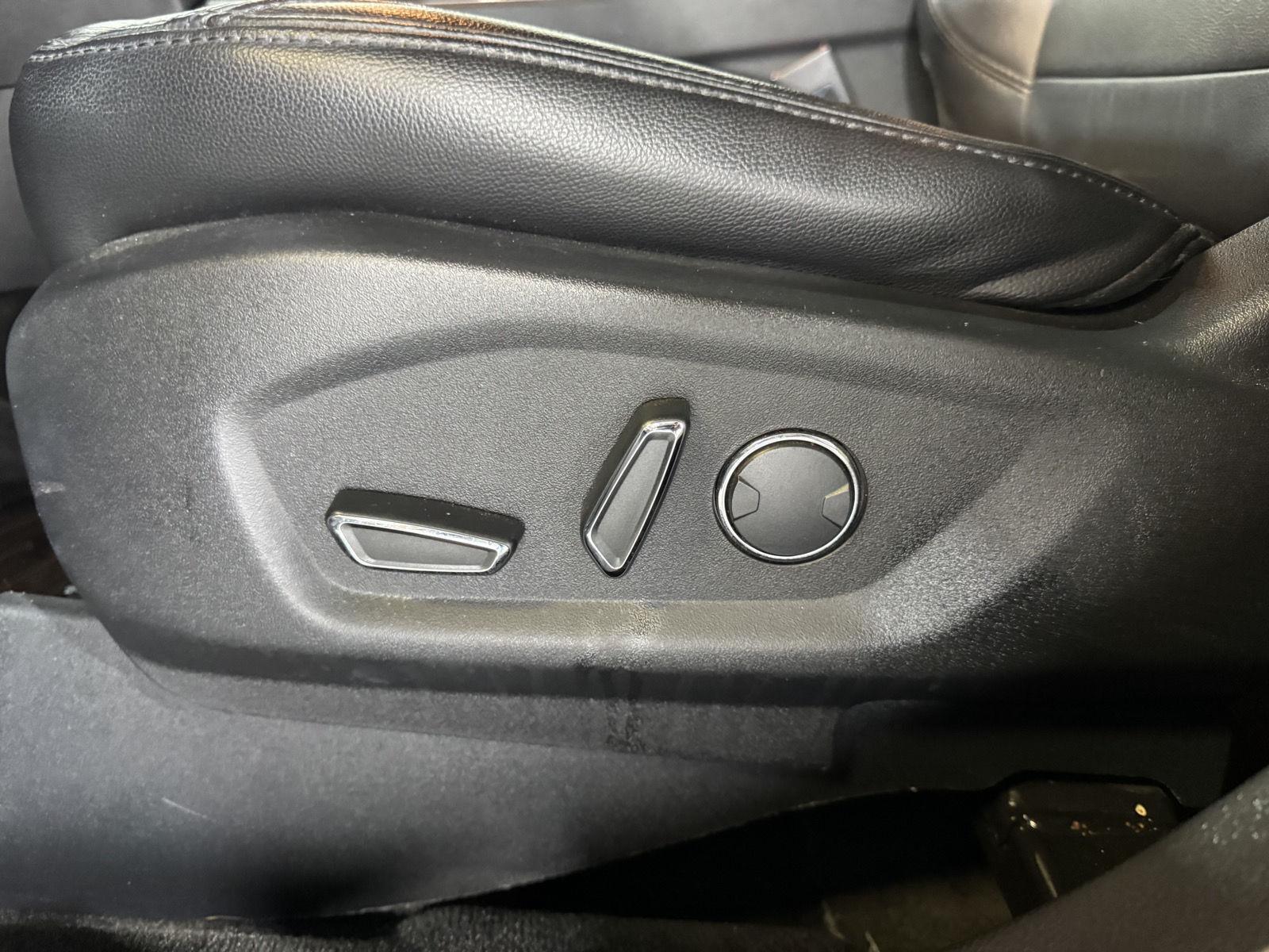 Vehicle photo 18