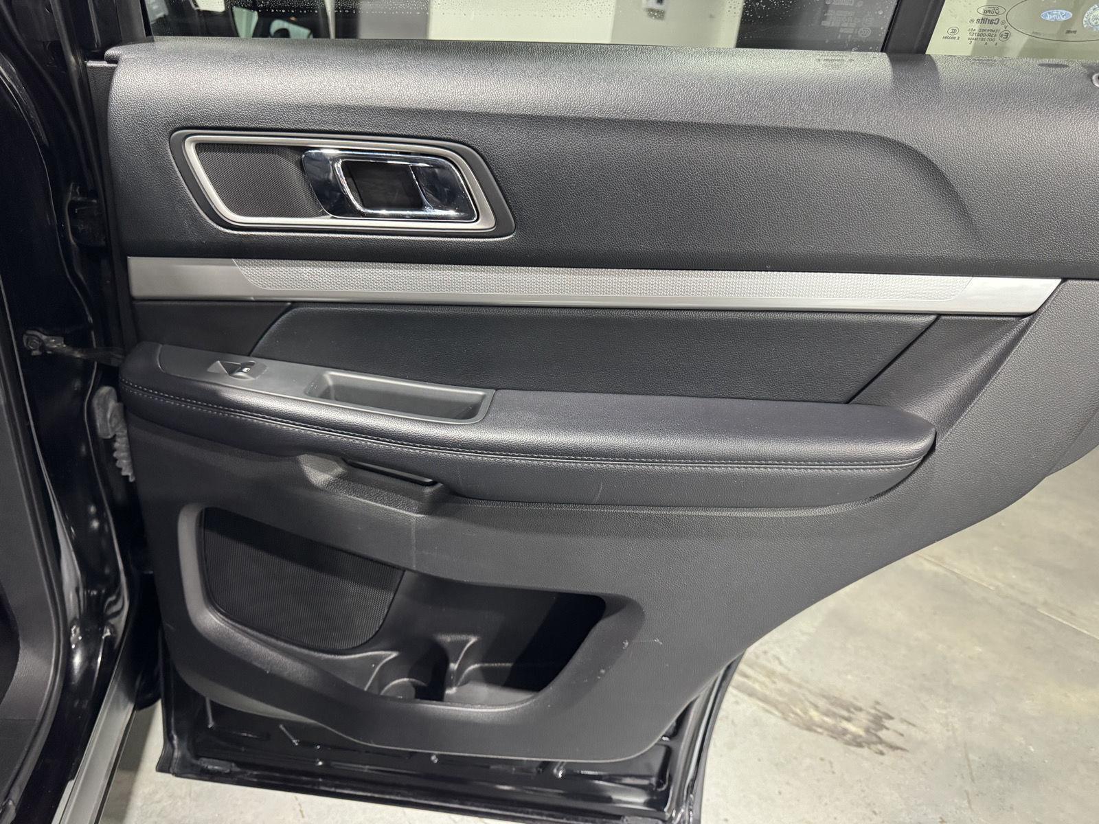 Vehicle photo 23