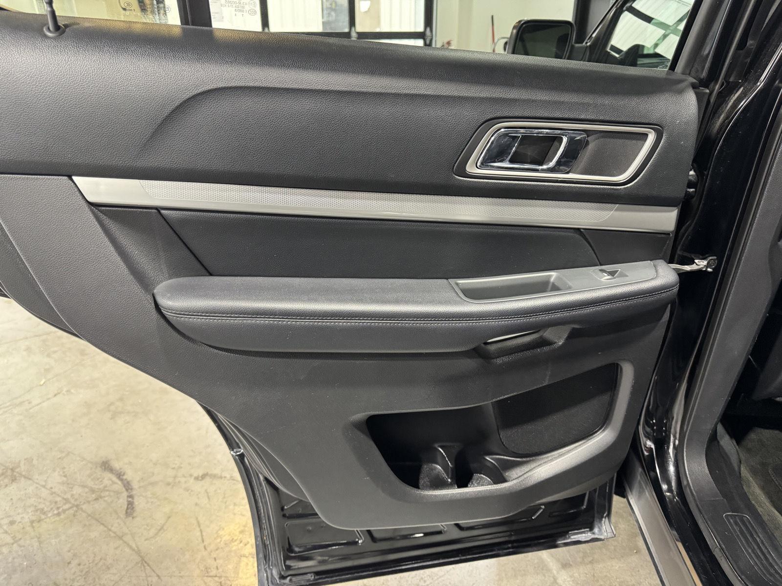 Vehicle photo 26