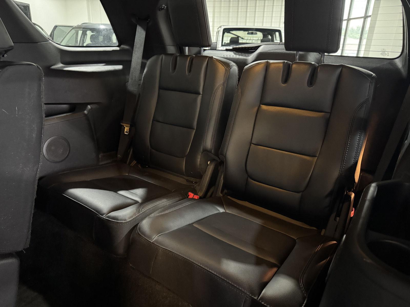 Vehicle photo 28