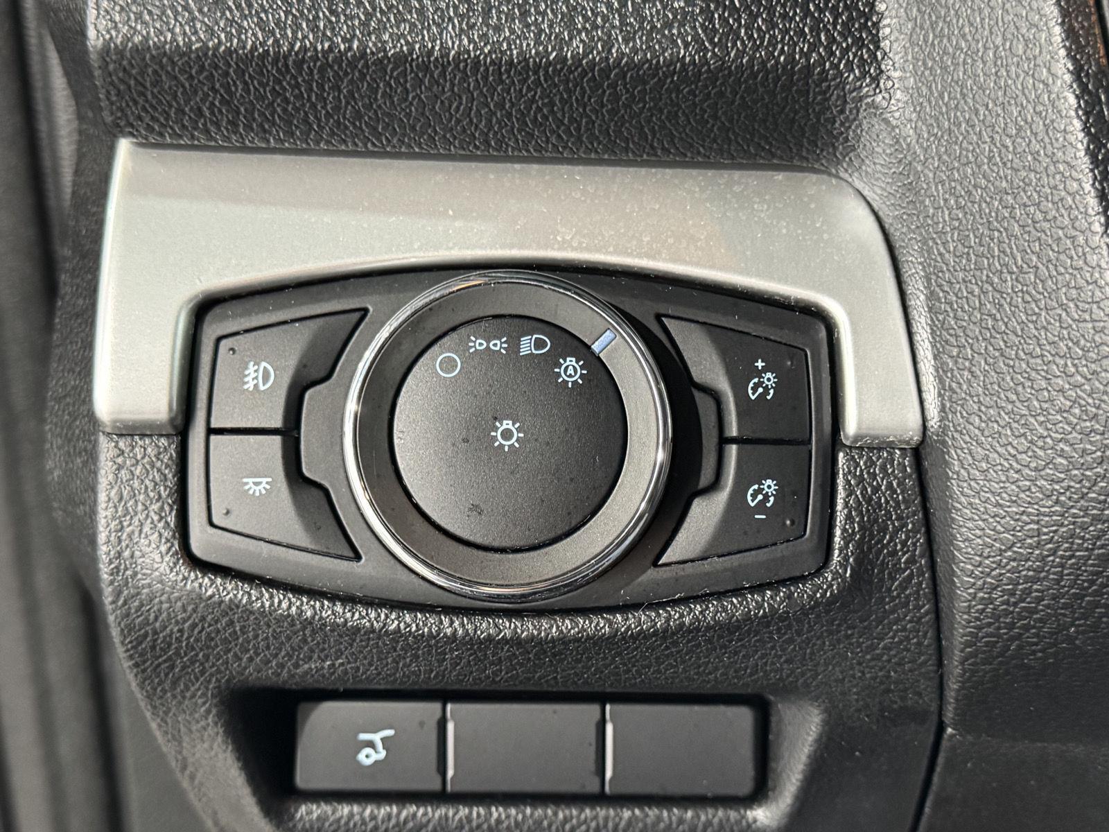 Vehicle photo 29