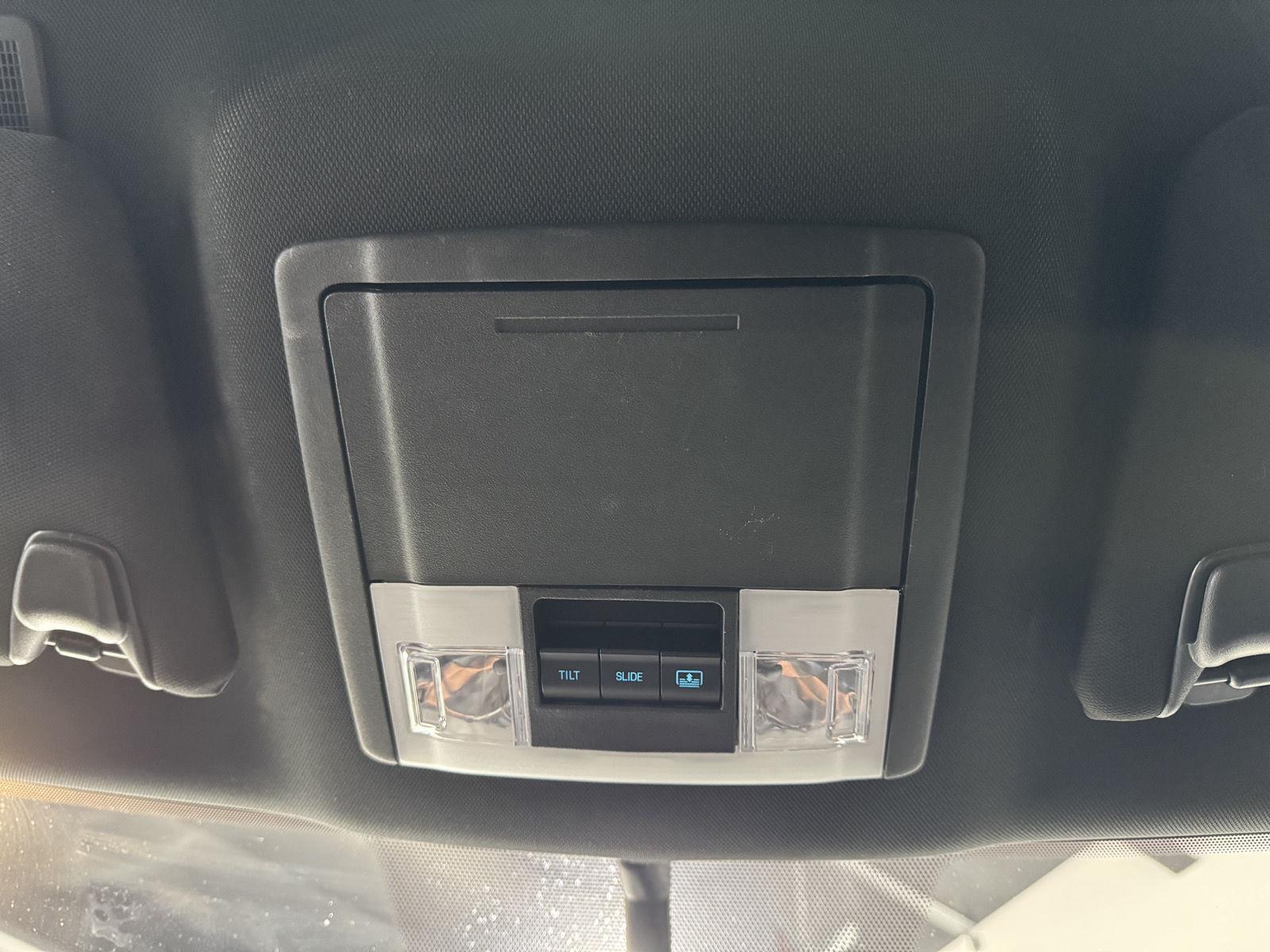 Vehicle photo 30