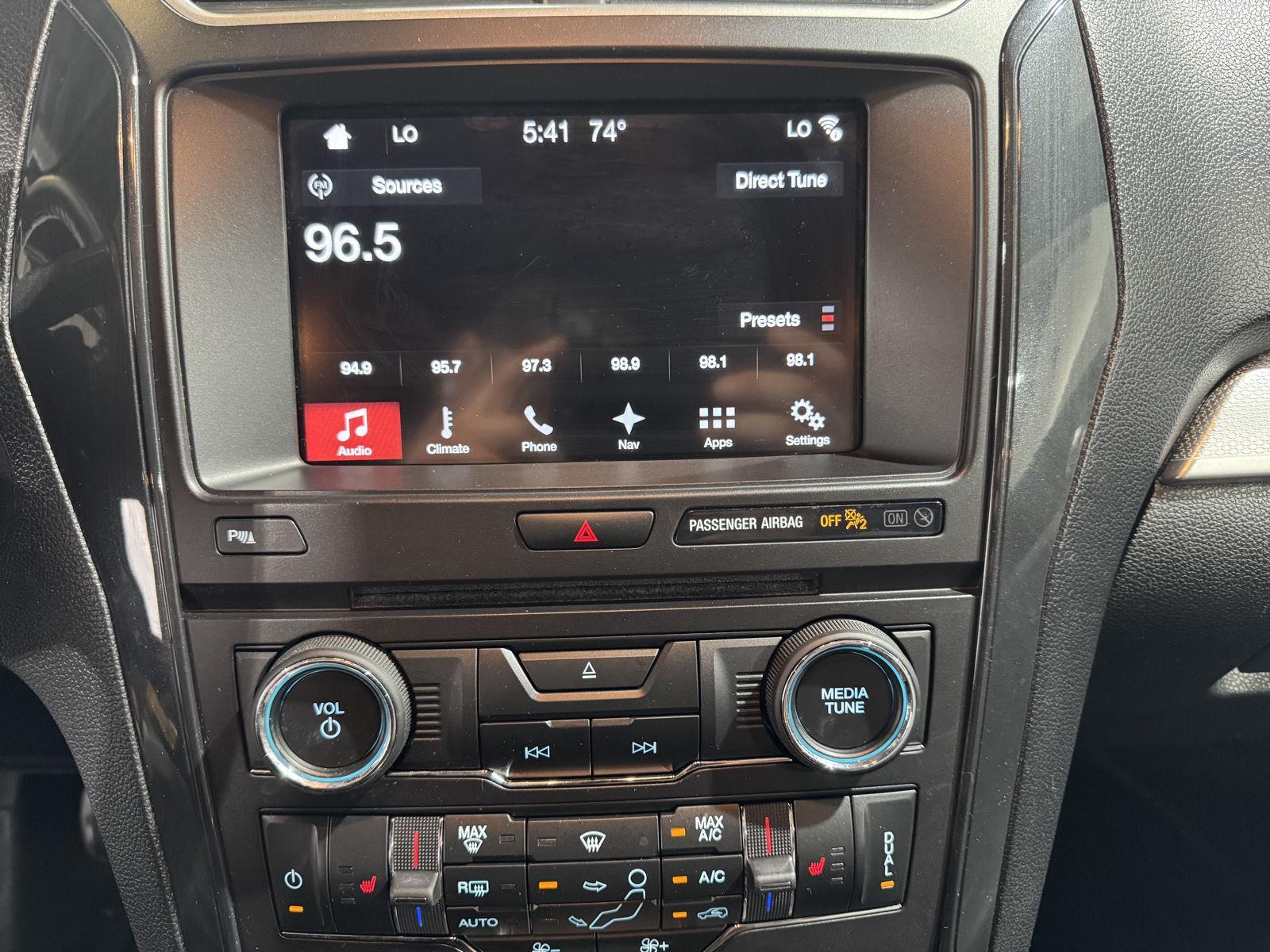 Vehicle photo 32