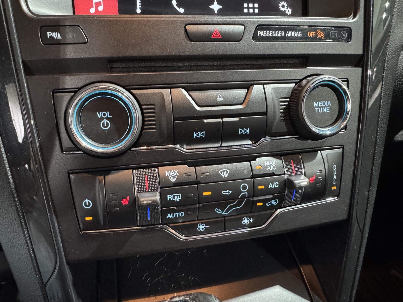 Vehicle photo 33