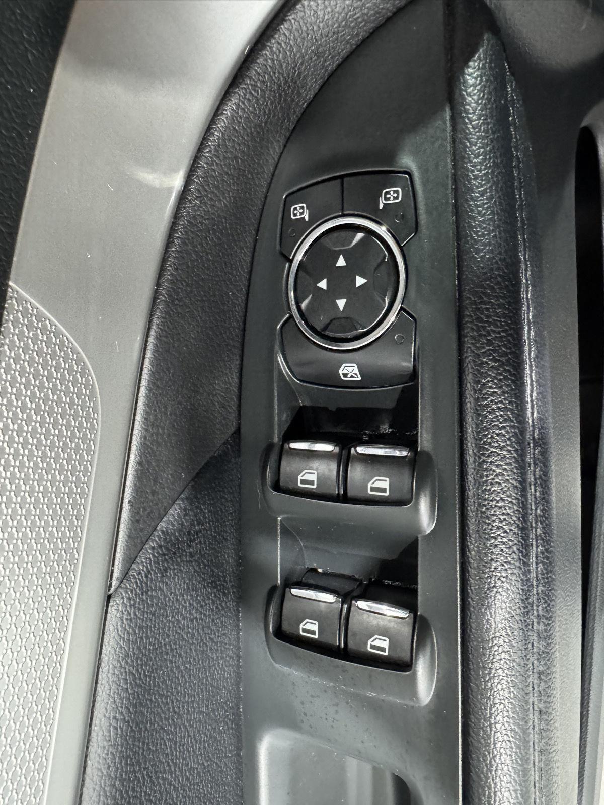 Vehicle photo 37