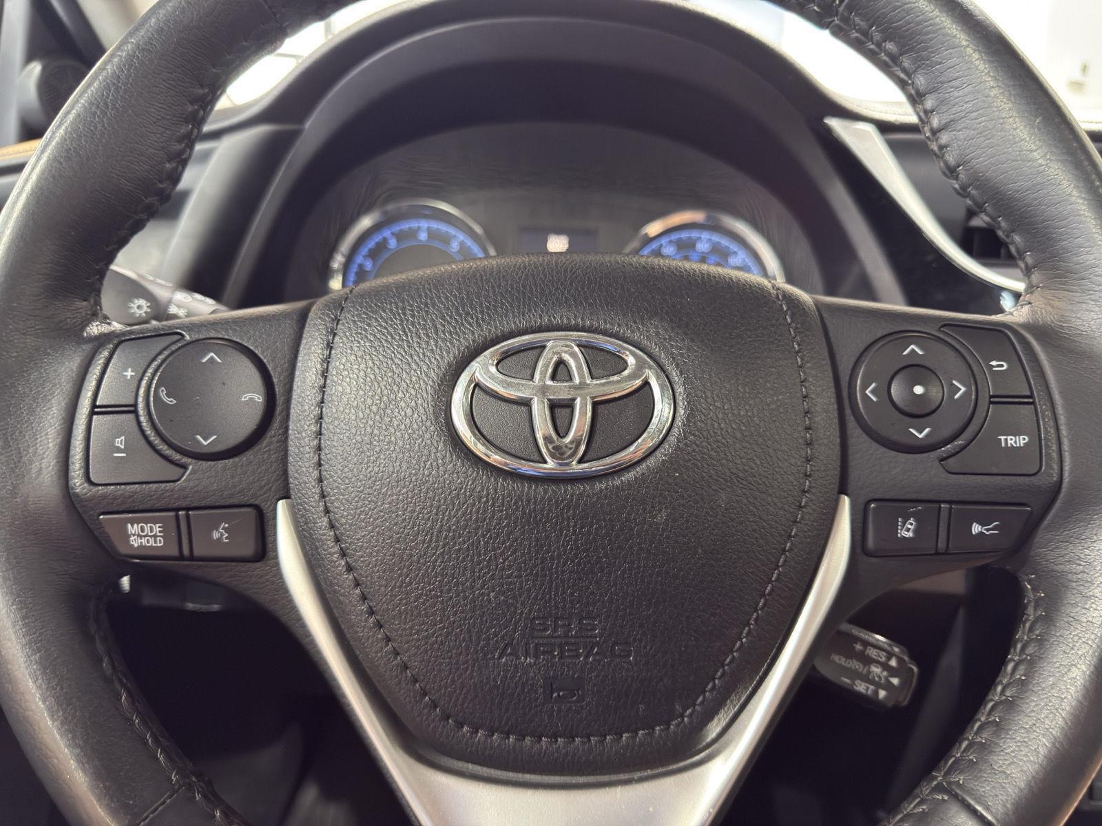 Vehicle photo 12