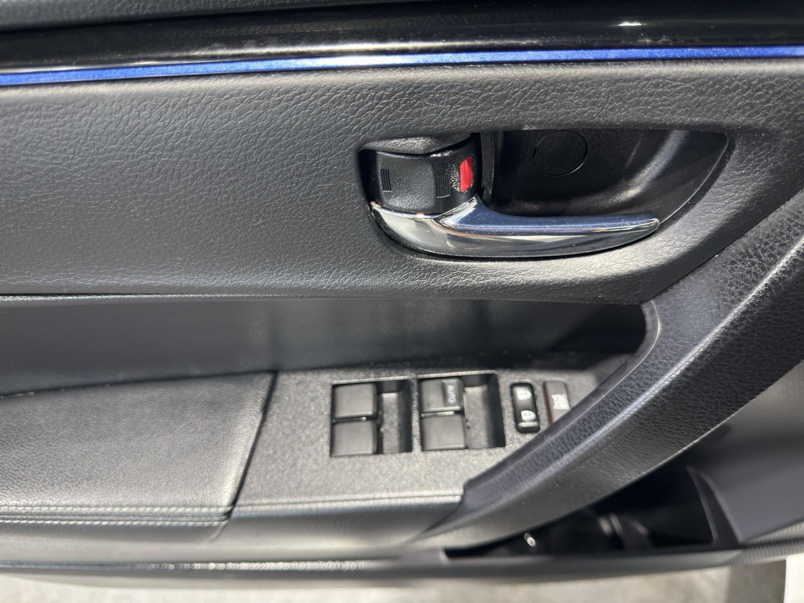 Vehicle photo 21