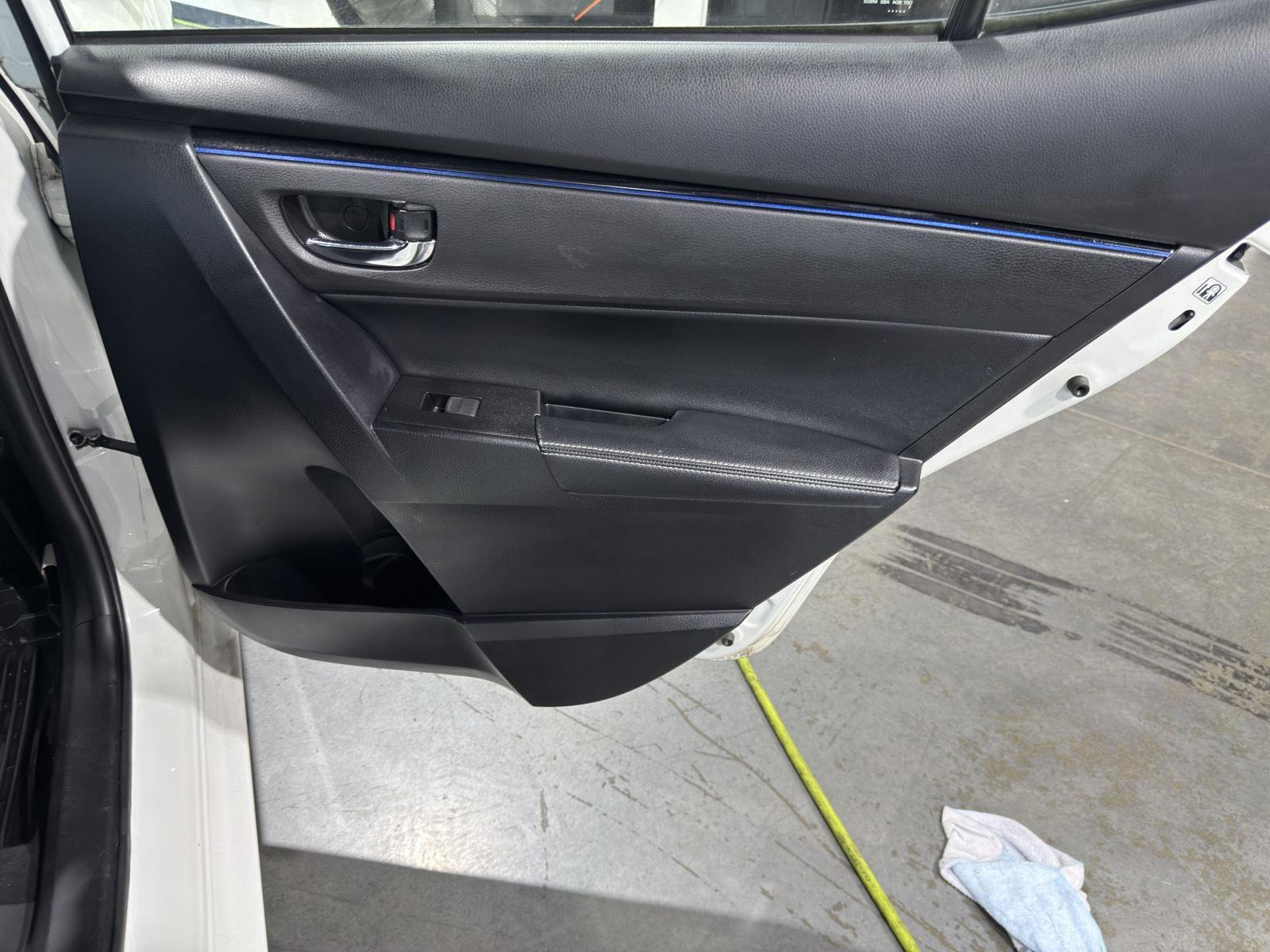 Vehicle photo 24
