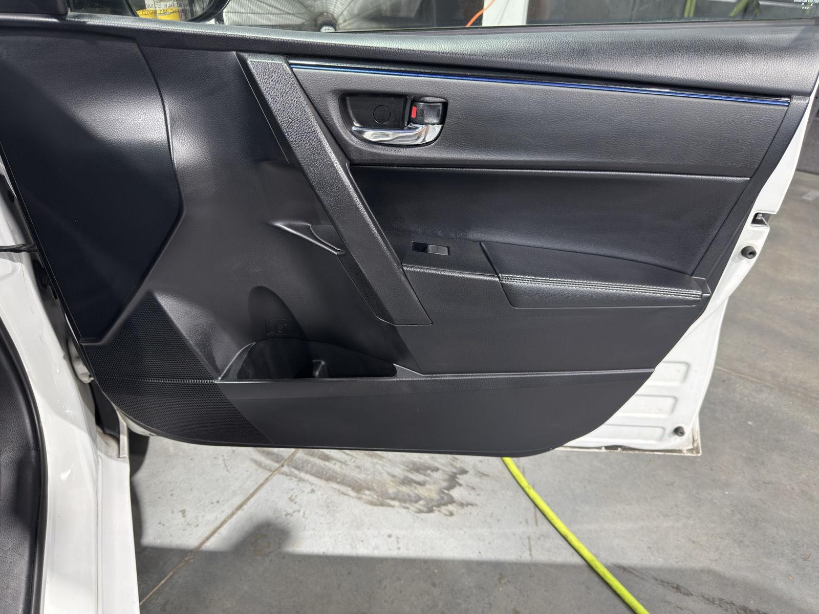 Vehicle photo 25
