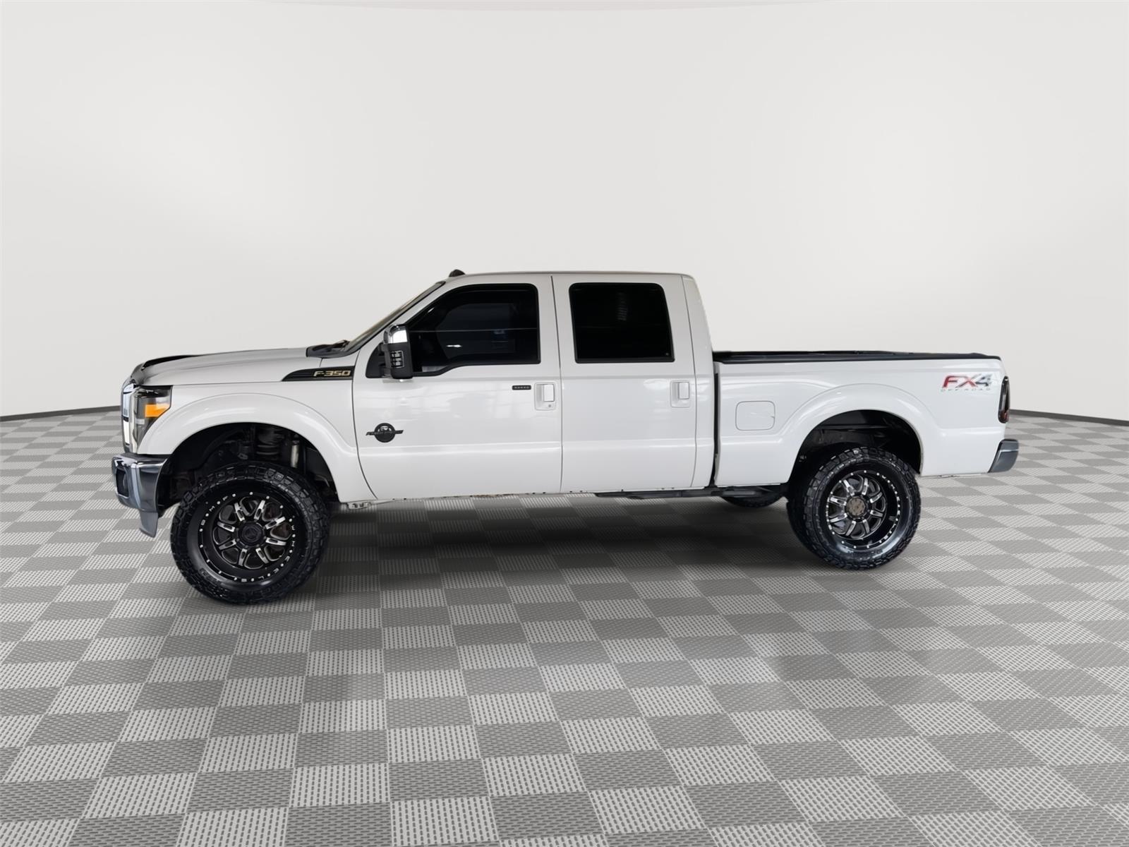 Vehicle photo 2