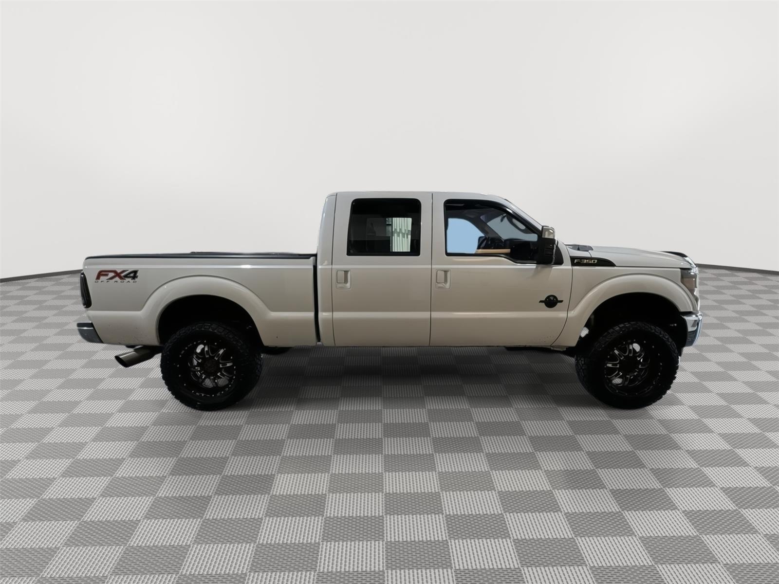 Vehicle photo 6