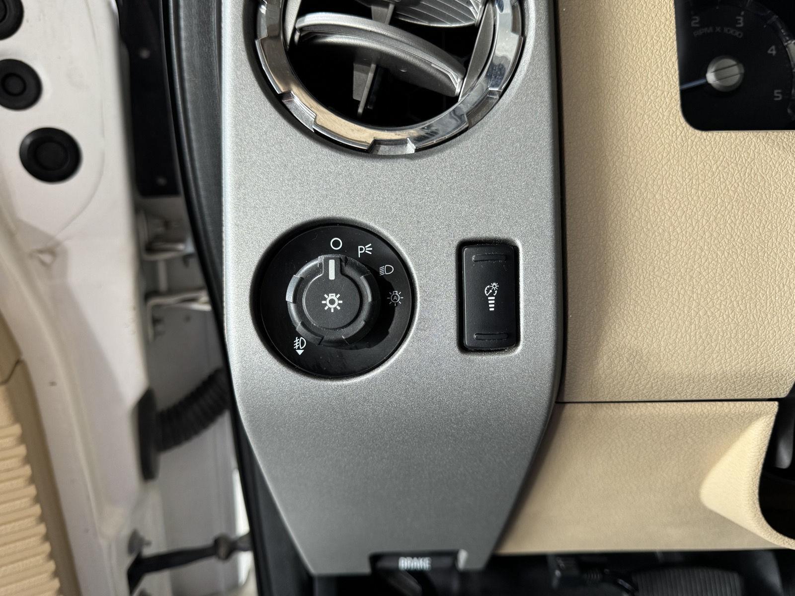 Vehicle photo 21