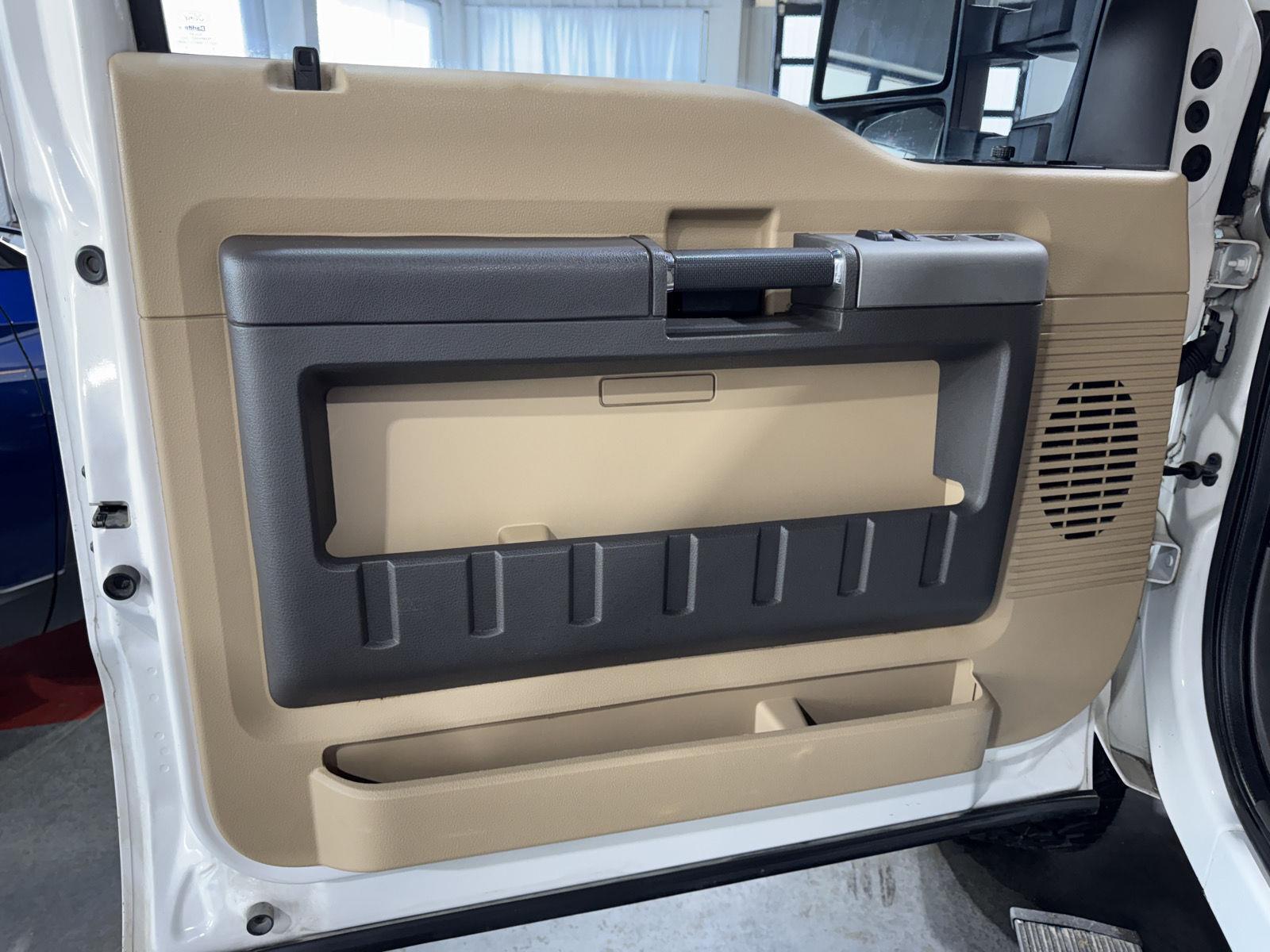 Vehicle photo 26
