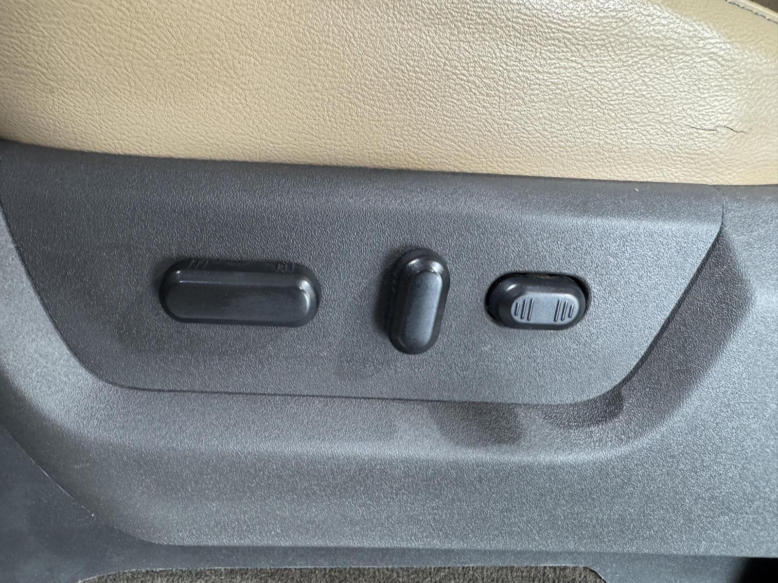 Vehicle photo 28