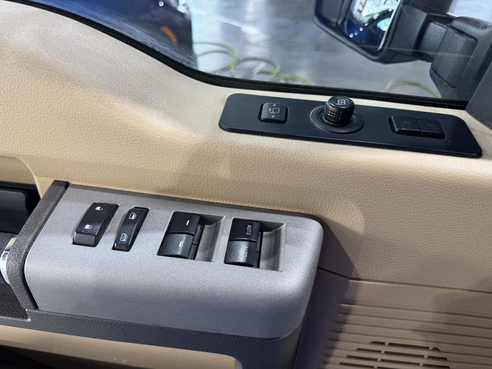 Vehicle photo 29
