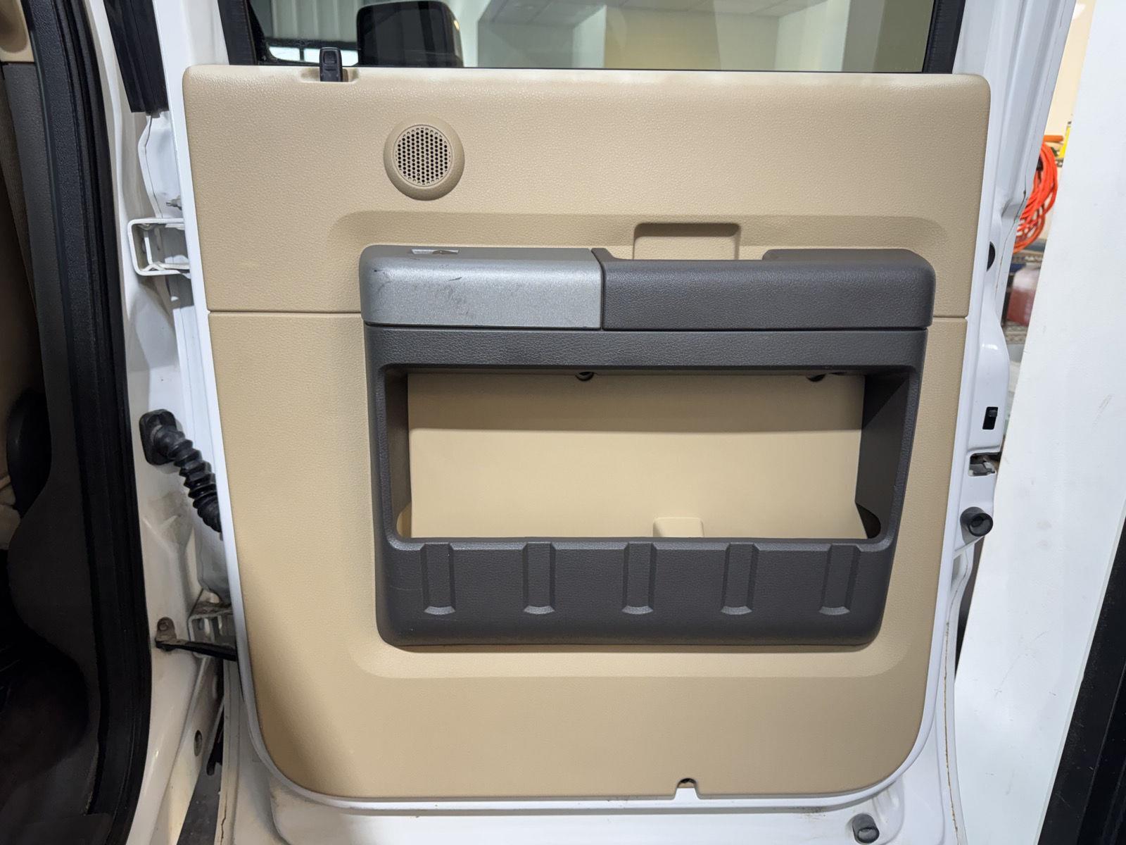 Vehicle photo 32