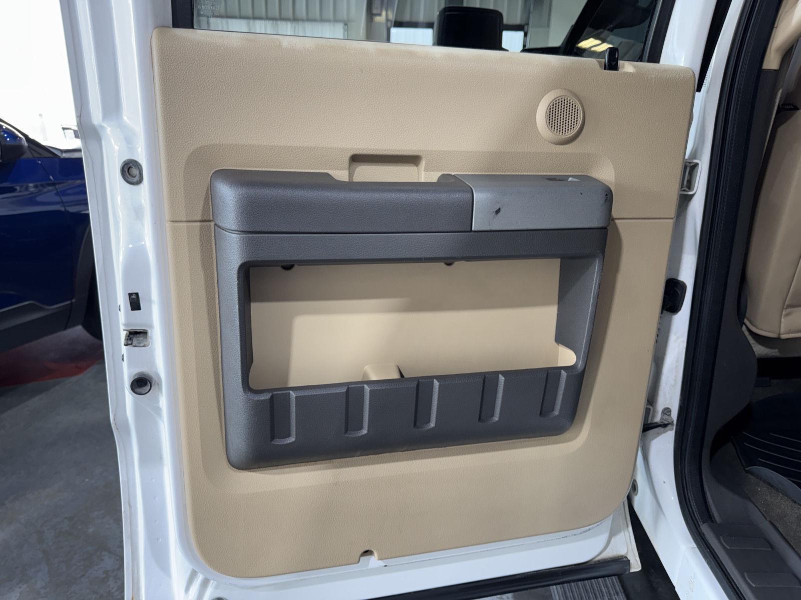 Vehicle photo 34